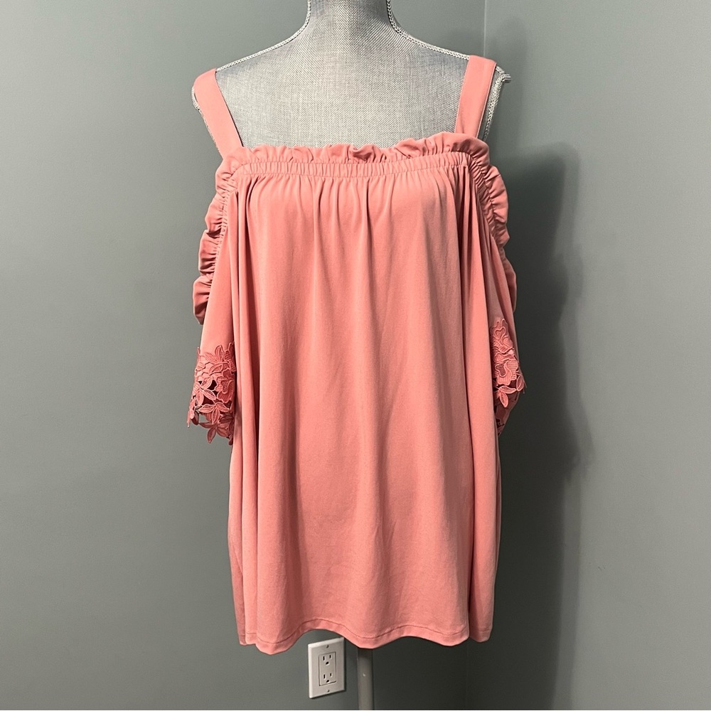PENNINGTONS MITCHEL STUDIO peach cold shoulder top women’s size 4X blouse
